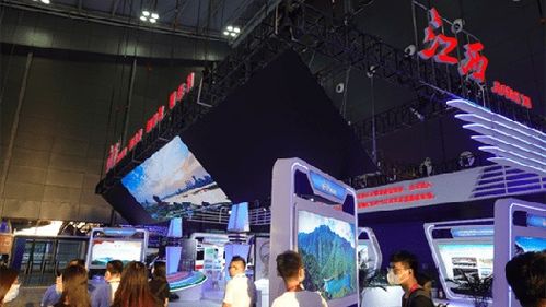 探館中非經(jīng)貿博覽會 商品琳瑯滿目，展覽精彩紛呈